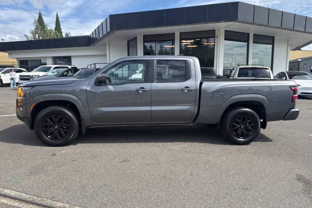 2023 Nissan Frontier SV photo 1