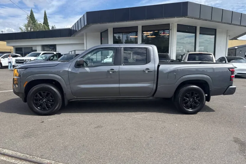 2023 Nissan Frontier SV photo 1