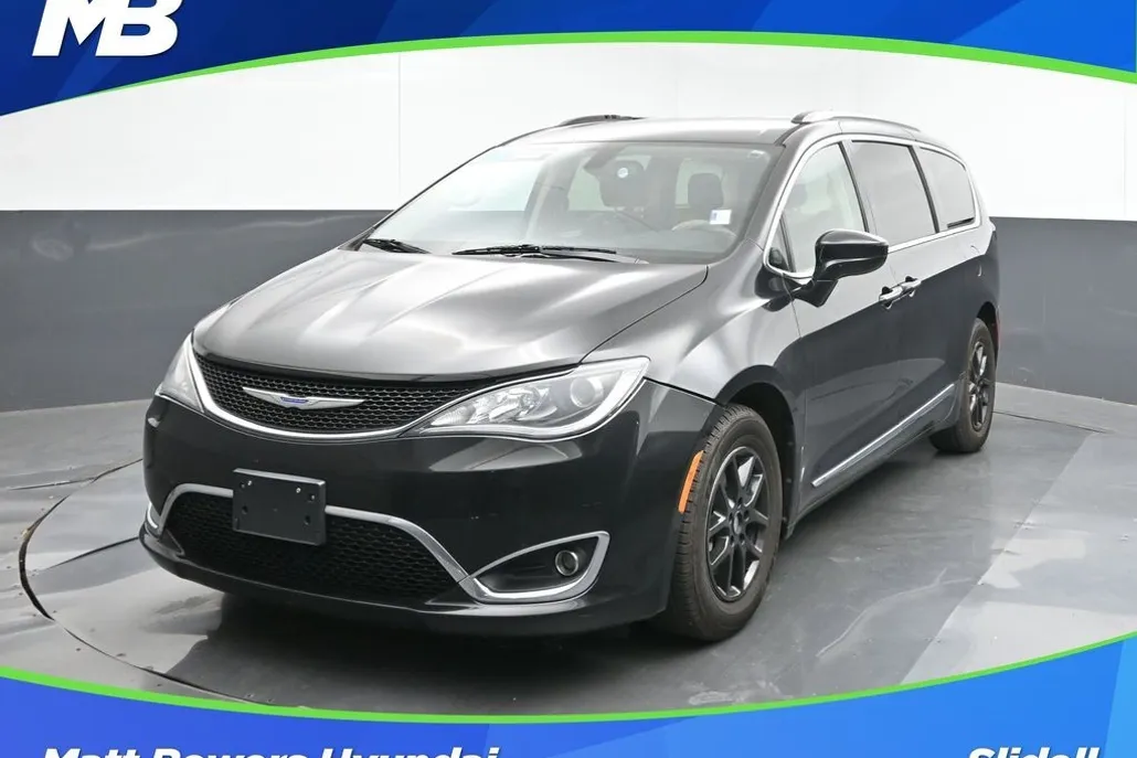 2020 Chrysler Pacifica Touring L photo 1