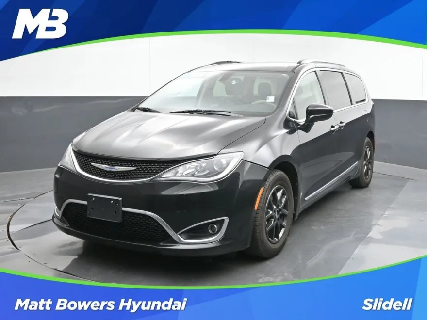2020 Chrysler Pacifica Touring L photo 1