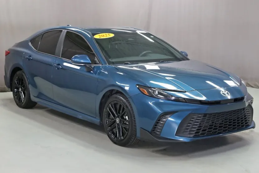 2025 Toyota Camry XSE photo 1