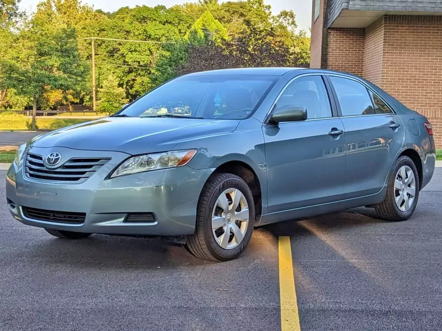 2008 Toyota Camry LE photo 1
