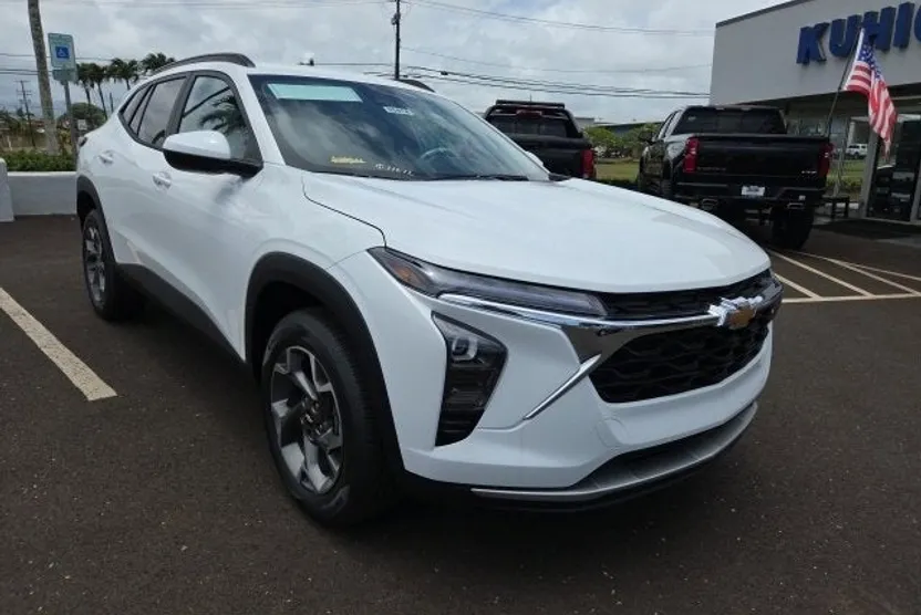 2025 Chevrolet Trax LT photo 1