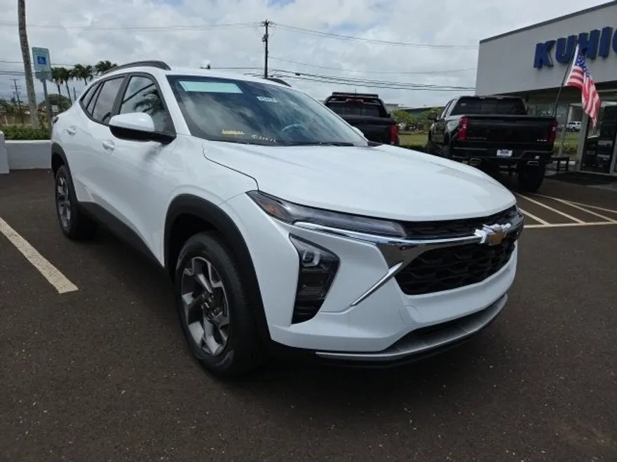 2025 Chevrolet Trax LT photo 1
