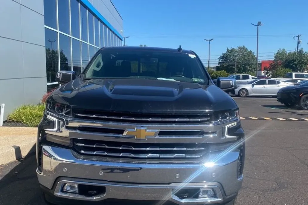 2022 Chevrolet Silverado 1500 LTZ photo 1