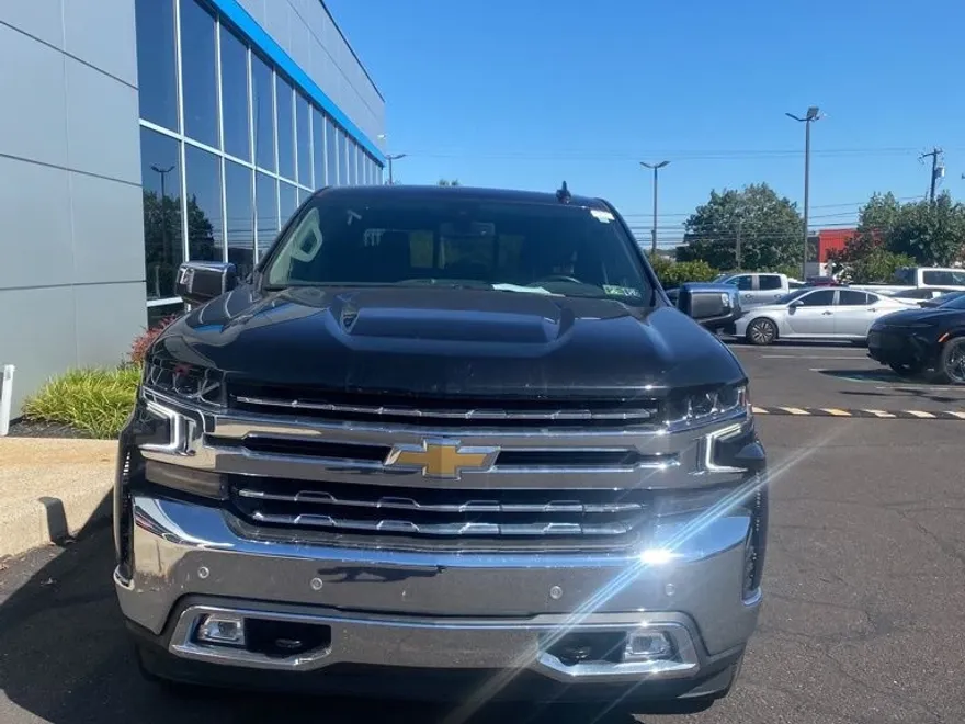 2022 Chevrolet Silverado 1500 LTZ photo 1