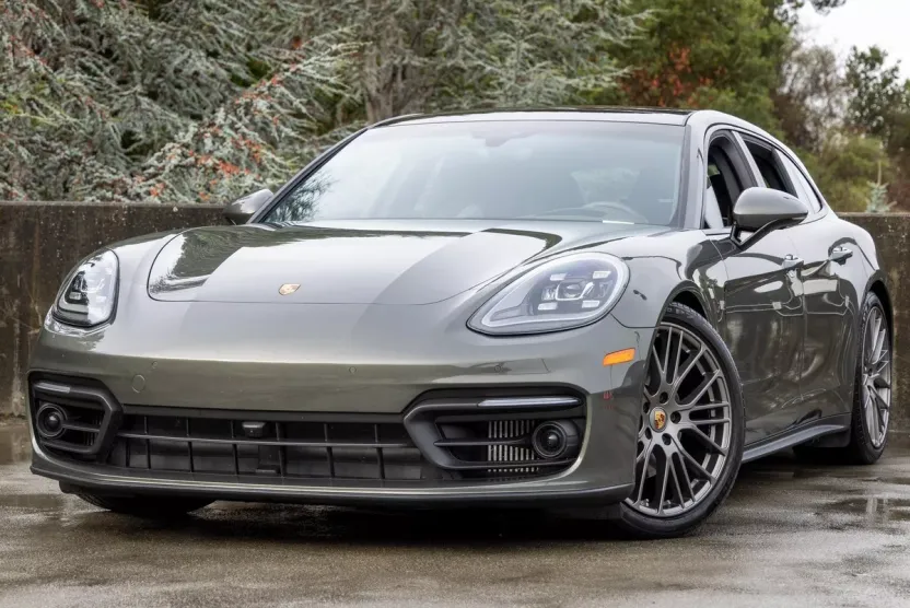 2023 Porsche Panamera 4 Sport Turismo photo 1
