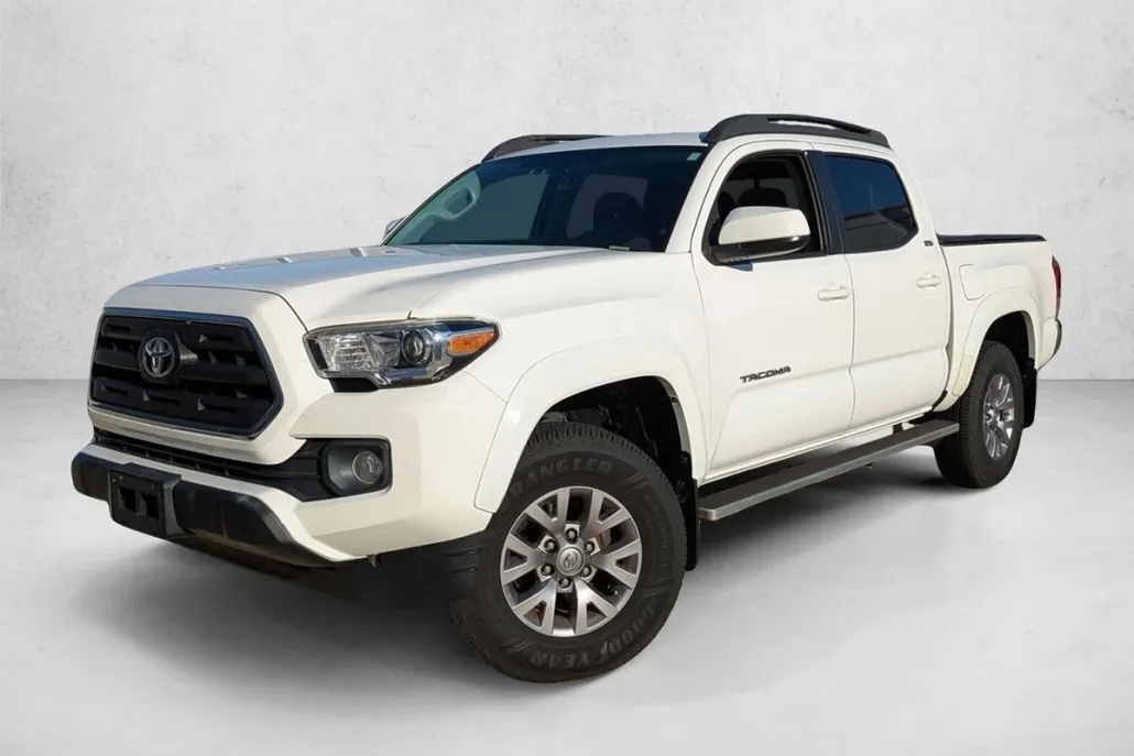 2017 Toyota Tacoma SR5 Double Cab V6 4x4 photo 1