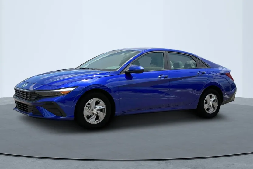 2025 Hyundai Elantra SE photo 1