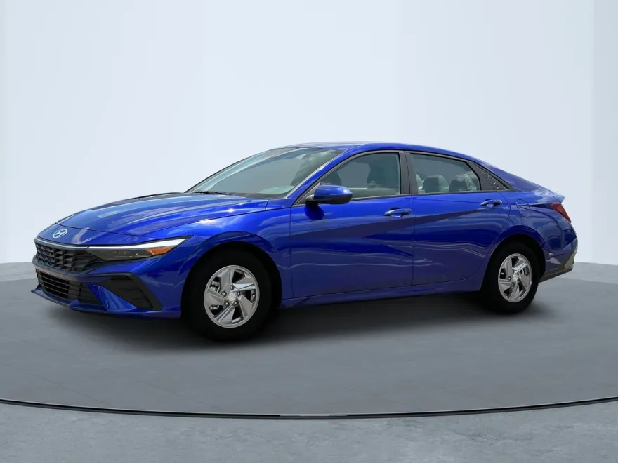 2025 Hyundai Elantra SE photo 1