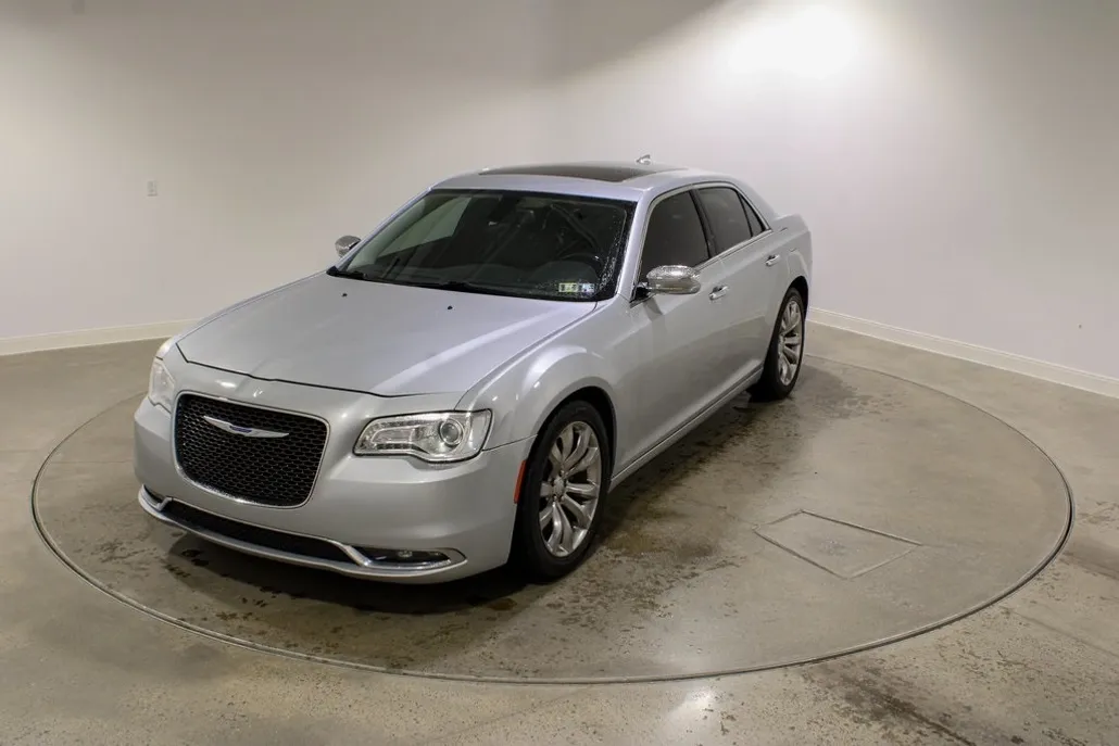 2020 Chrysler 300 Limited photo 1