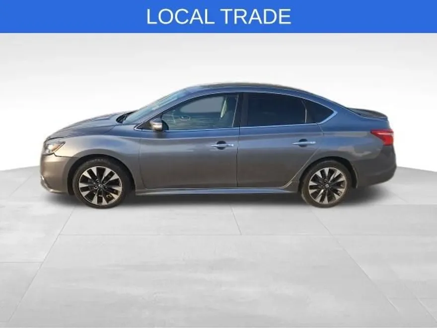 2019 Nissan Sentra SR photo 1