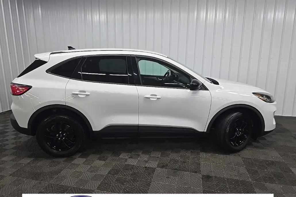 2020 Ford Escape SE Sport Hybrid photo 1