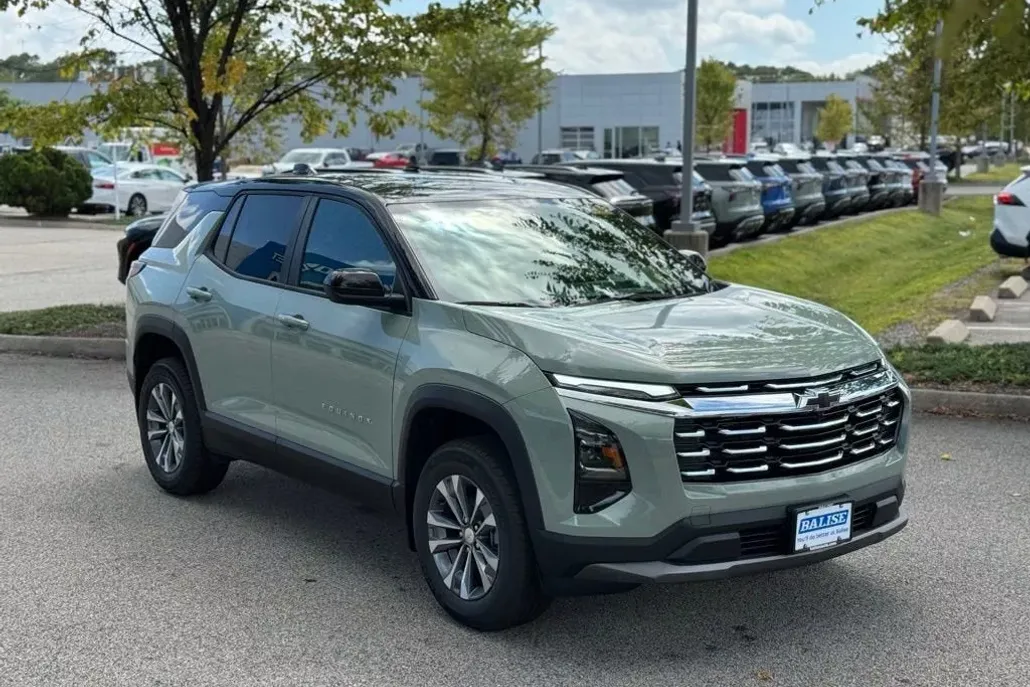 2026 Chevrolet Equinox LT photo 1