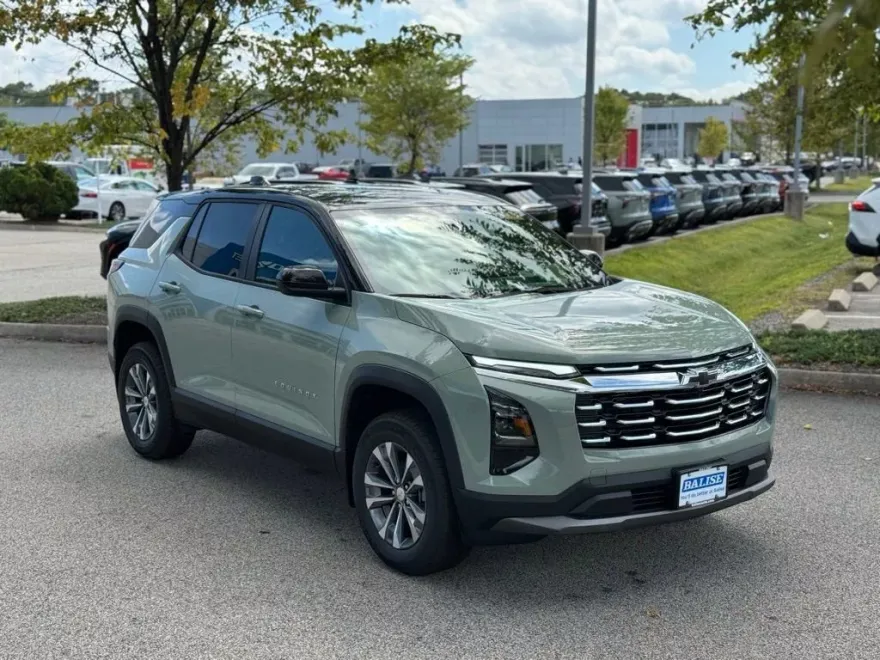 2026 Chevrolet Equinox LT photo 1