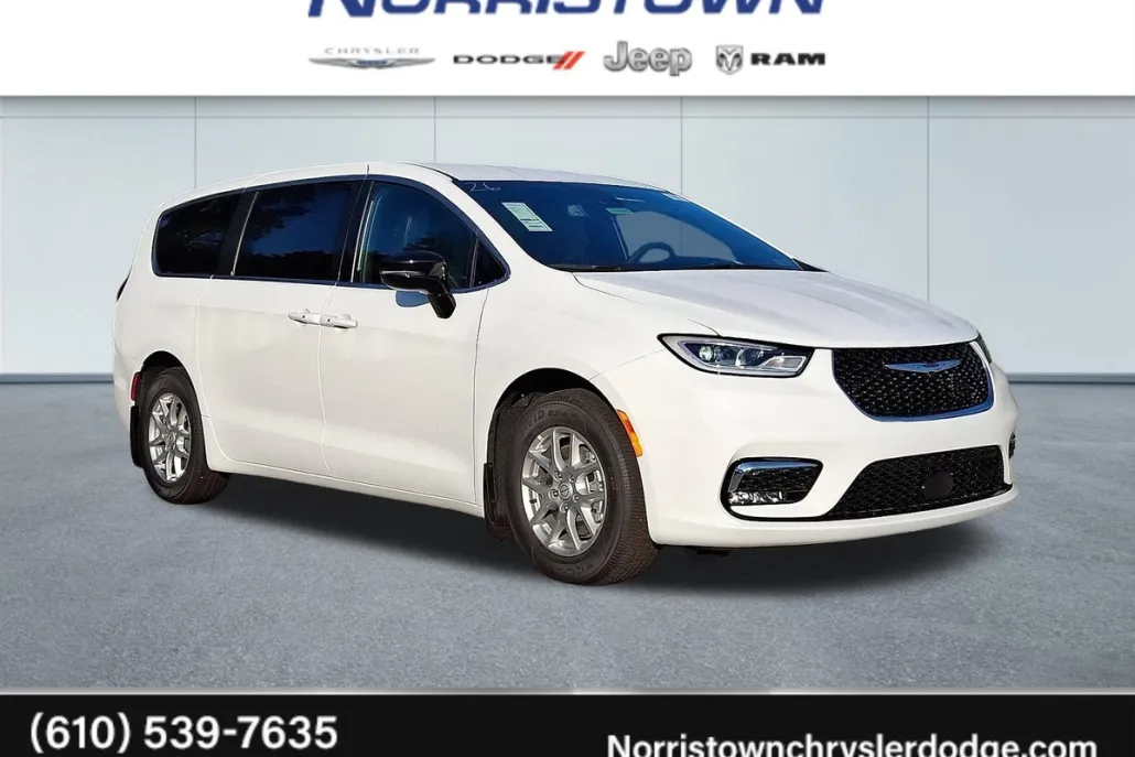 2026 Chrysler Pacifica photo 1