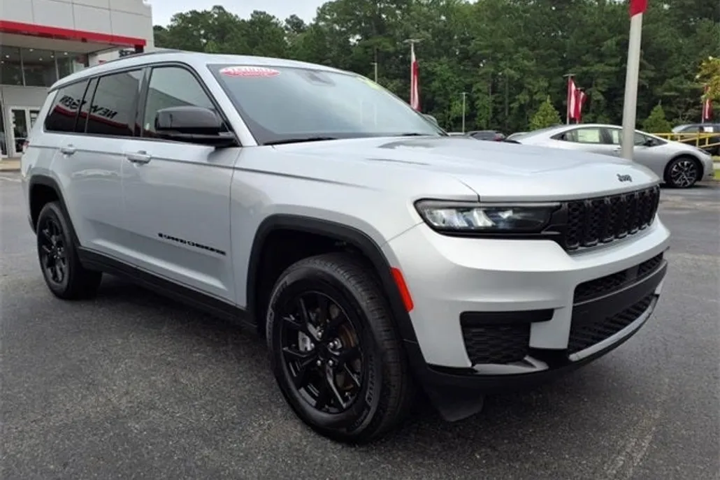 2024 Jeep Grand Cherokee Altitude photo 1