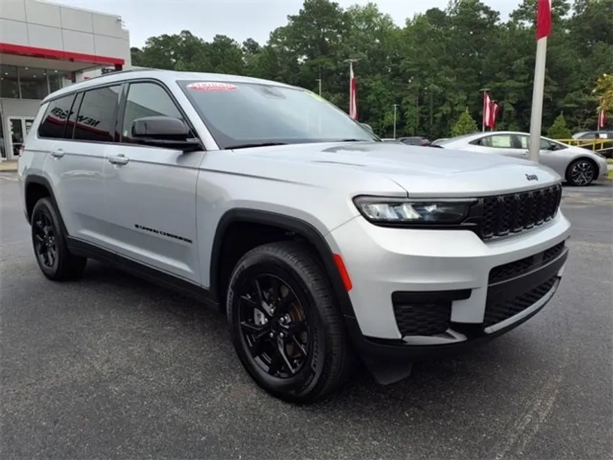 2024 Jeep Grand Cherokee Altitude photo 1
