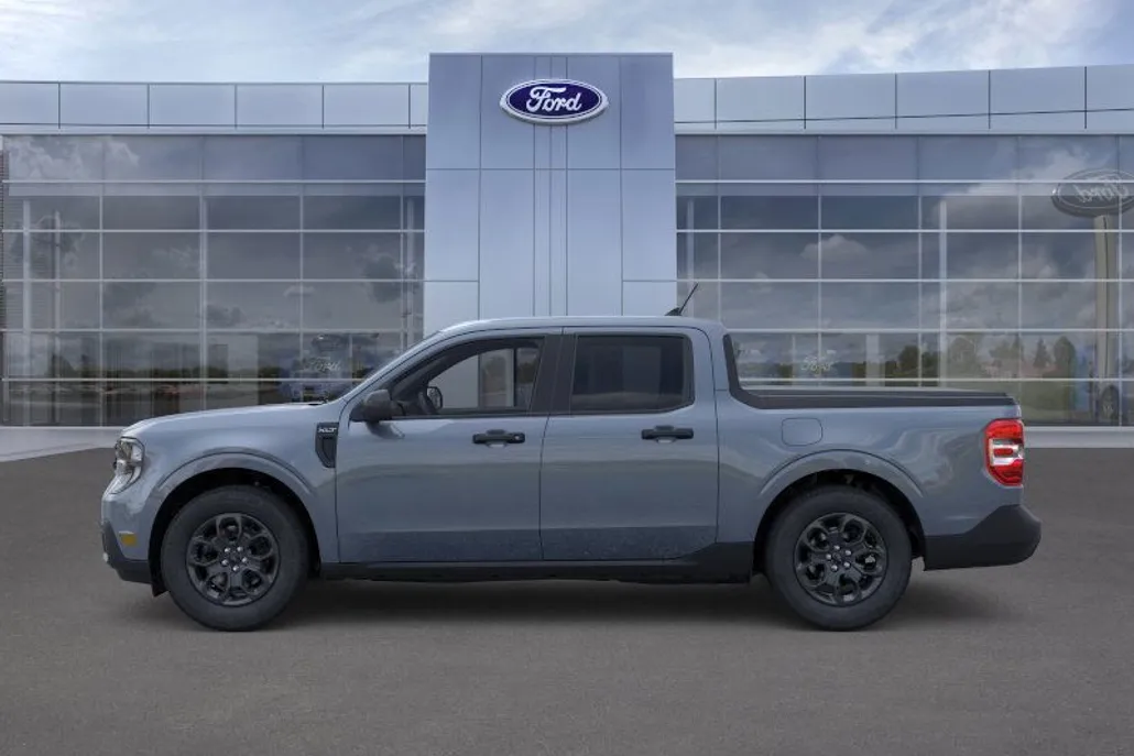 2025 Ford Maverick XLT photo 1