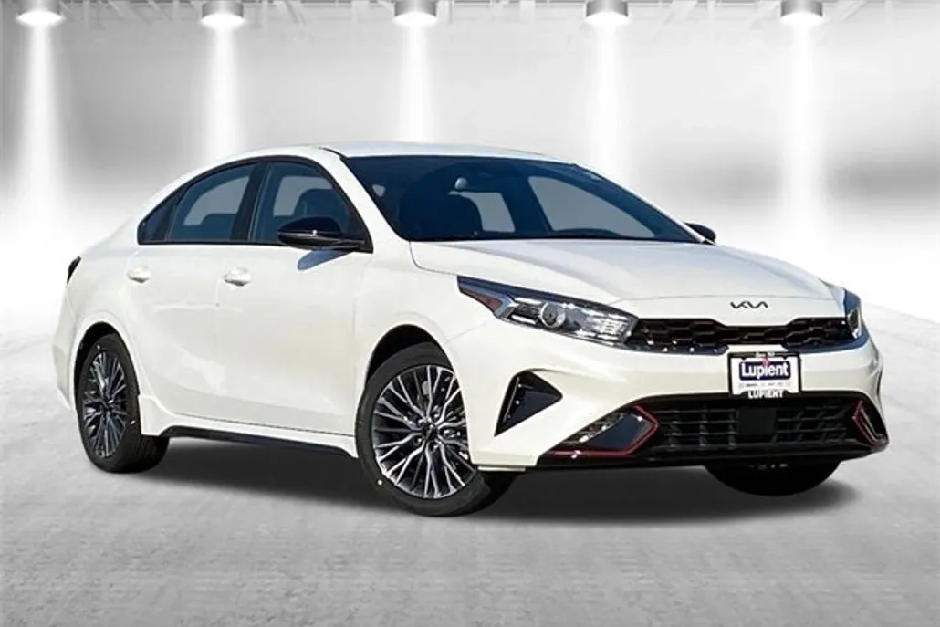 2024 Kia Forte GT-Line photo 1