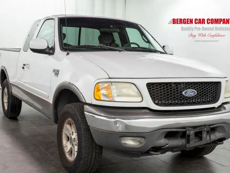 2002 Ford F-150 XLT photo 1