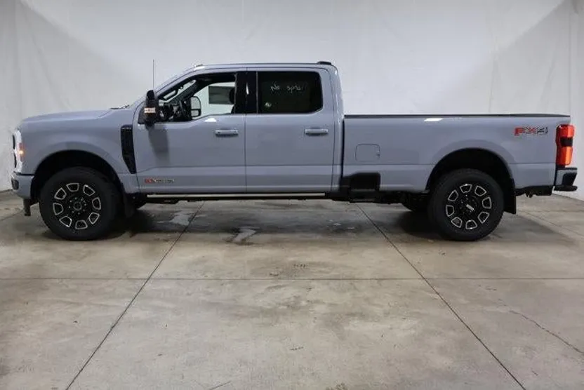 2026 Ford F-350 Platinum photo 1