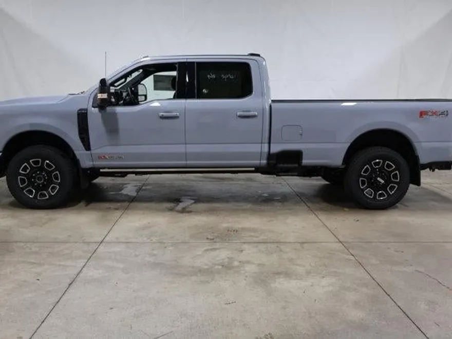 2026 Ford F-350 Platinum photo 1