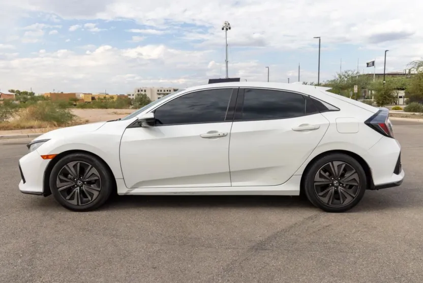 2017 Honda Civic EX-L Hatchback photo 1