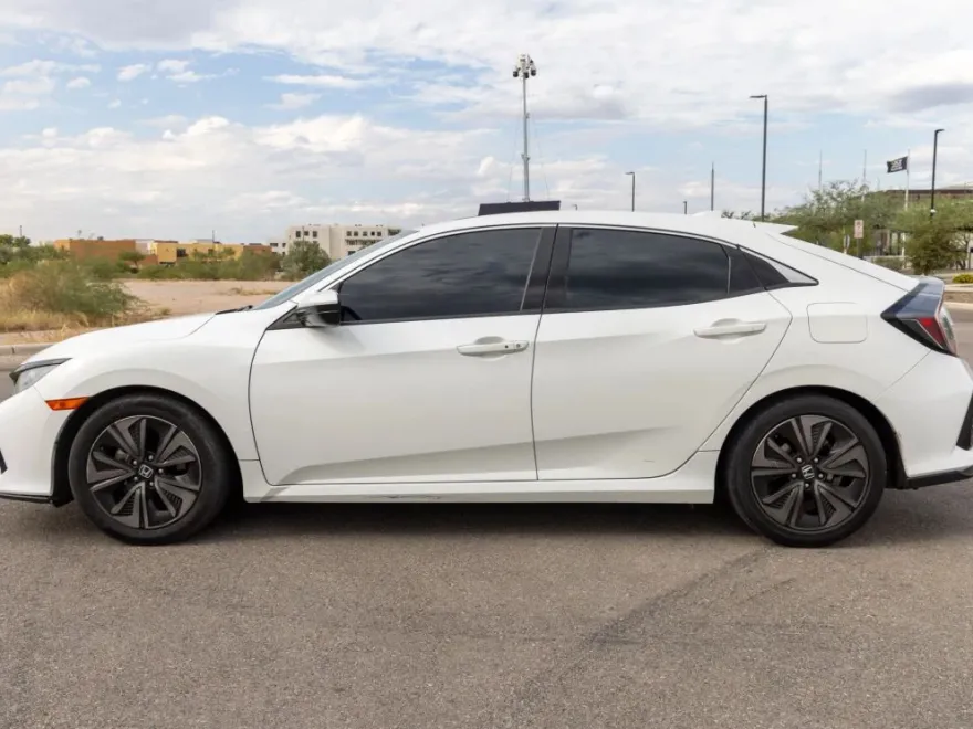 2017 Honda Civic EX-L Hatchback photo 1