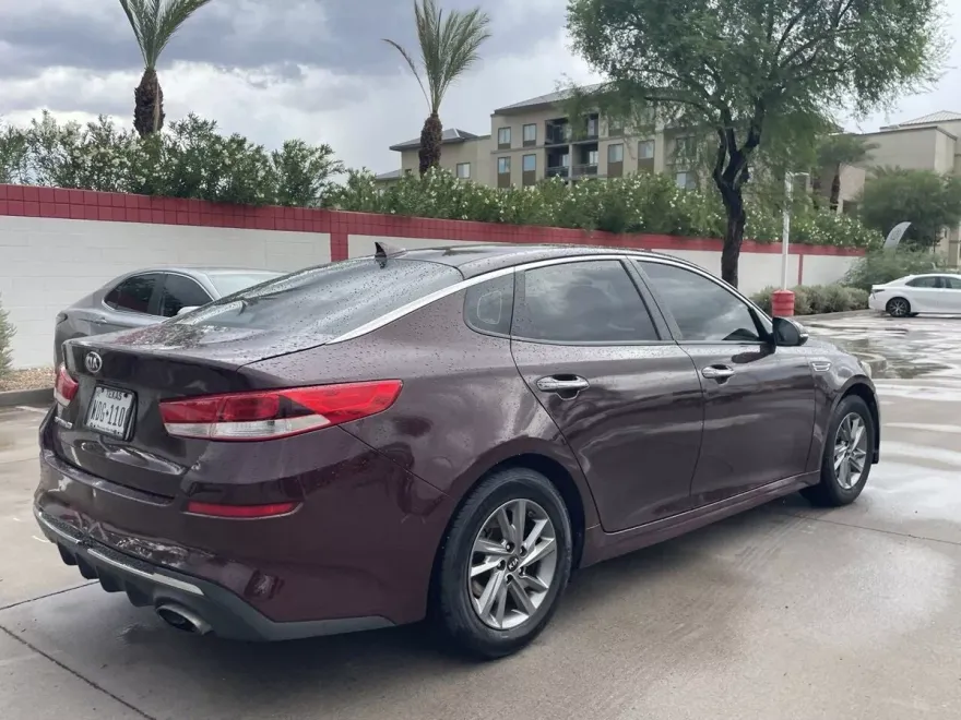 2019 Kia Optima LX photo 1