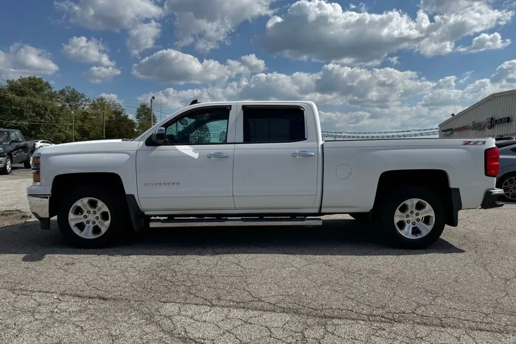 2015 Chevrolet Silverado 1500 LT photo 1