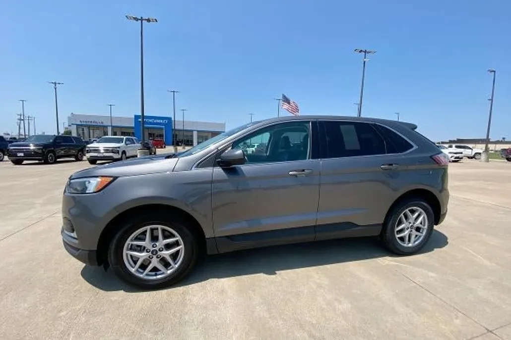 2022 Ford Edge SEL photo 1