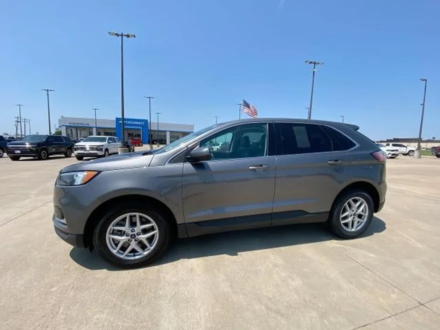 2022 Ford Edge SEL photo 1