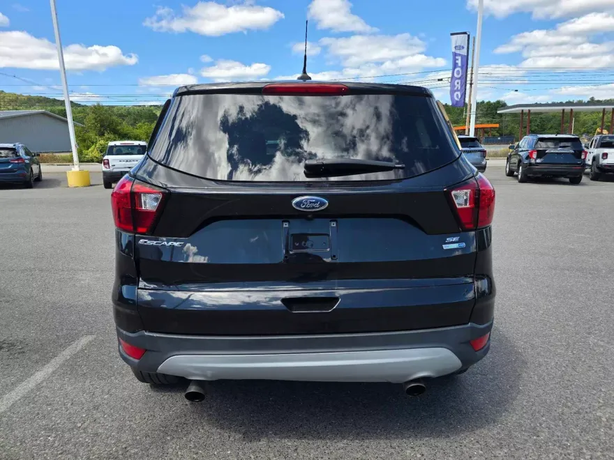 2019 Ford Escape SE photo 1