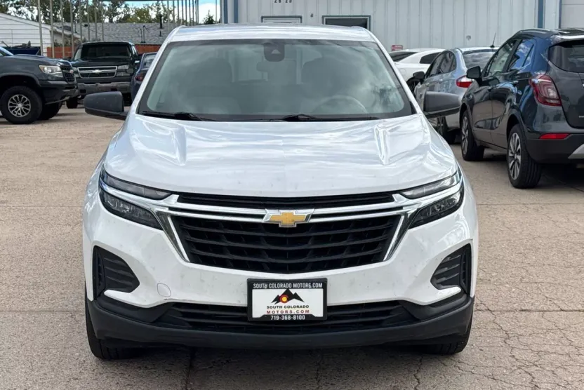 2023 Chevrolet Equinox LS photo 1
