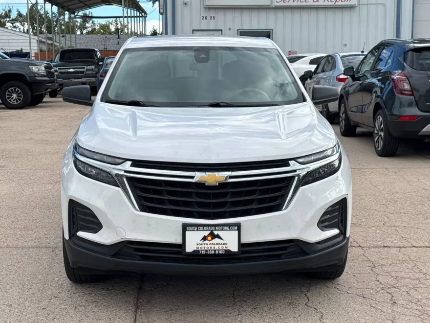 2023 Chevrolet Equinox LS photo 1