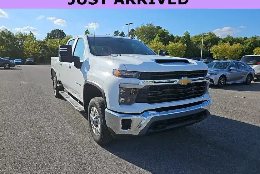 2024 Chevrolet Silverado 2500HD LT photo 1