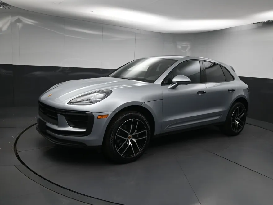 2023 Porsche Macan T photo 1