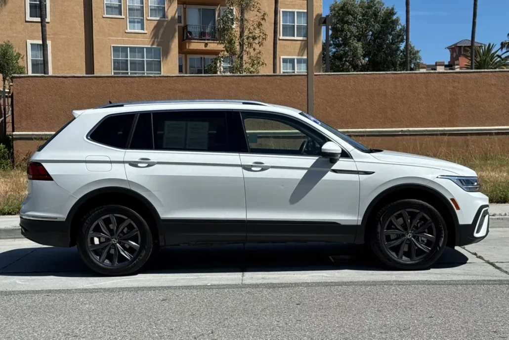 2022 Volkswagen Tiguan SE photo 1