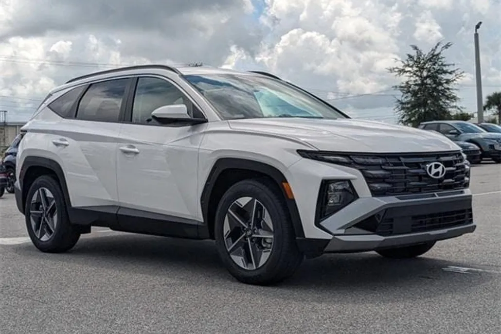 2025 Hyundai Tucson SEL photo 1