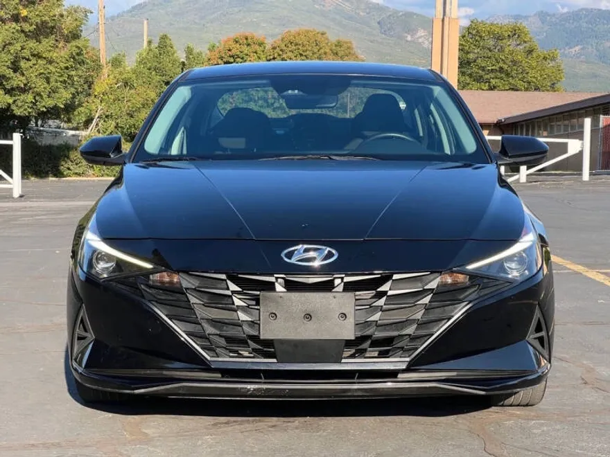 2023 Hyundai Elantra SEL photo 1