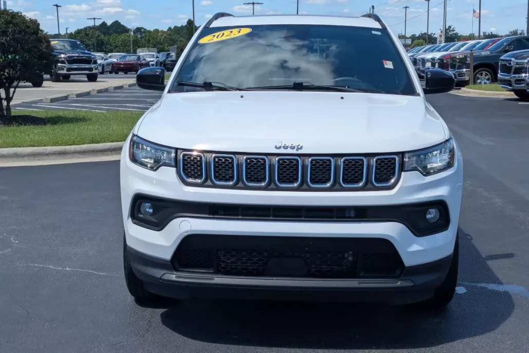 2023 Jeep Compass Latitude photo 1