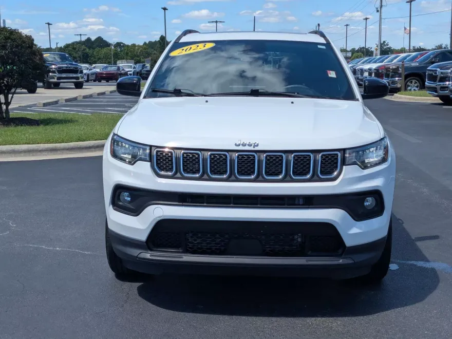 2023 Jeep Compass Latitude photo 1