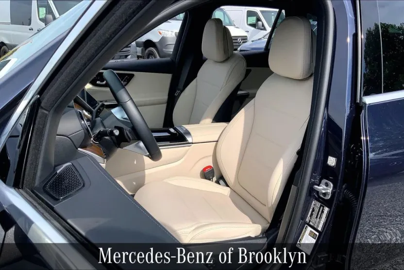 2024 Mercedes Benz GLC 300 4MATIC photo 1