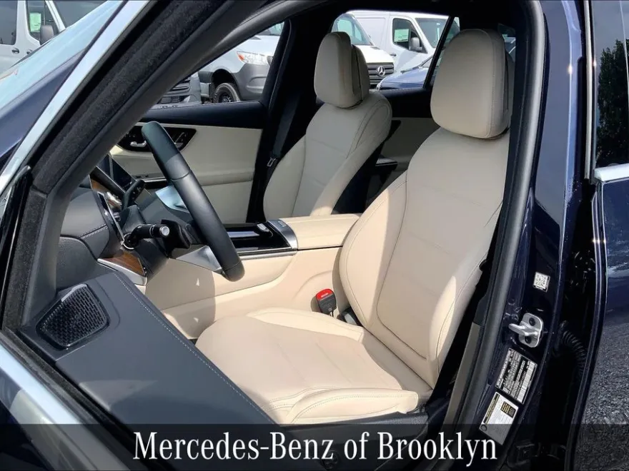 2024 Mercedes Benz GLC 300 4MATIC photo 1