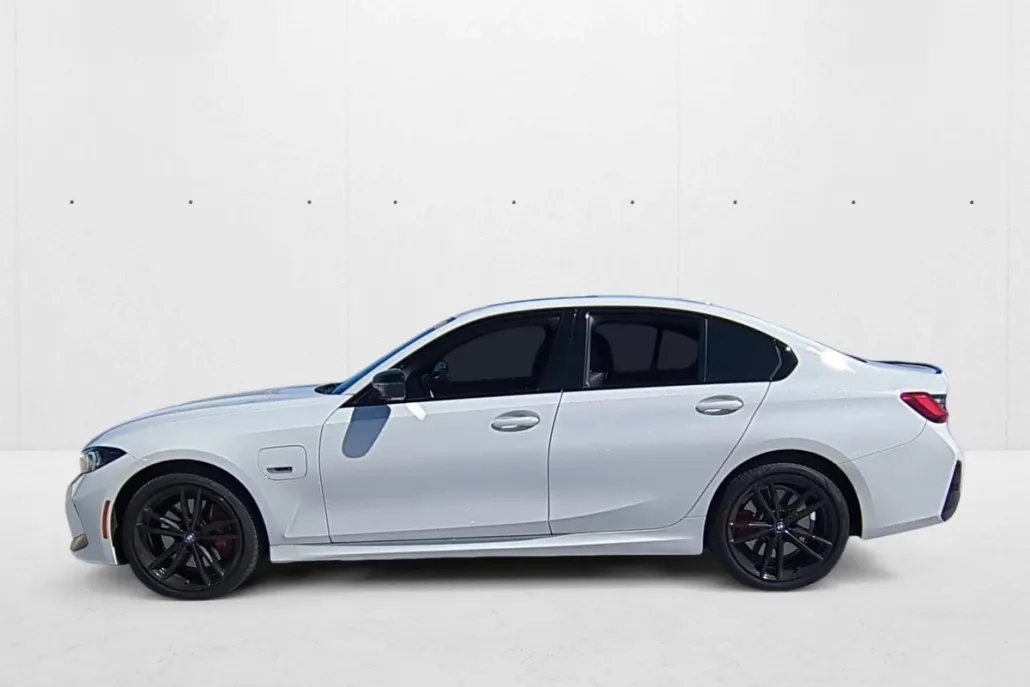 2023 Bmw 330e photo 1