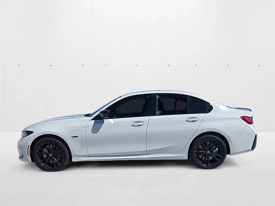 2023 Bmw 330e photo 1