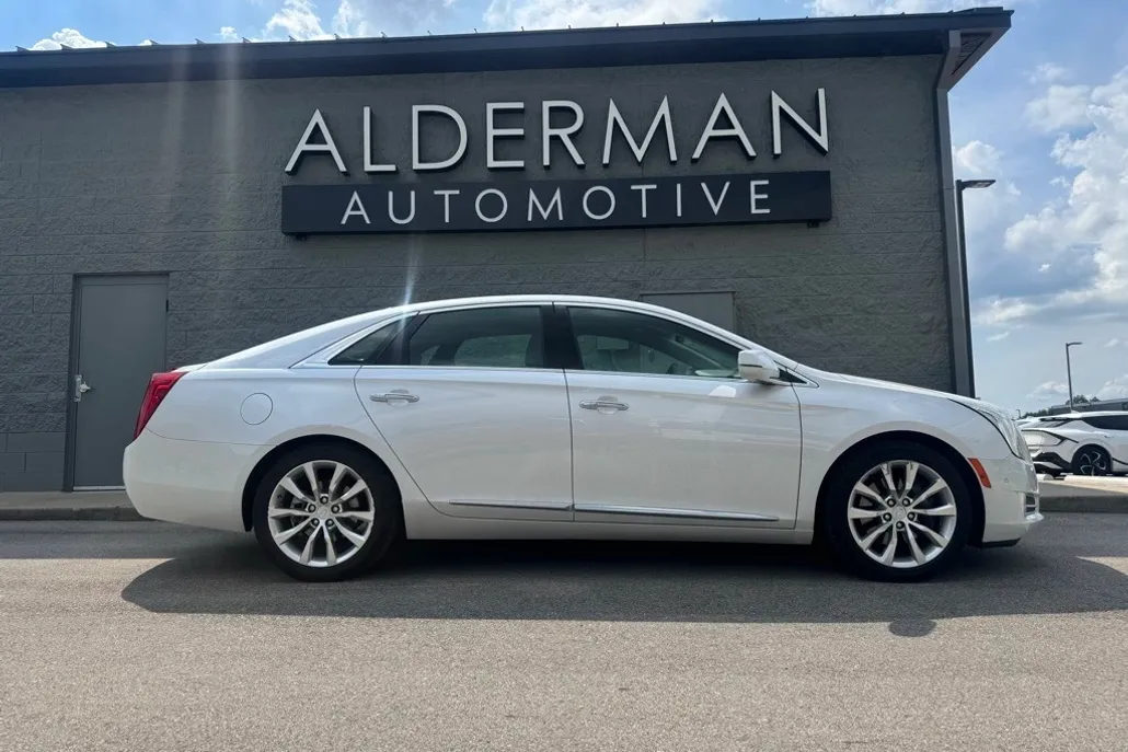 2017 Cadillac XTS Luxury photo 1