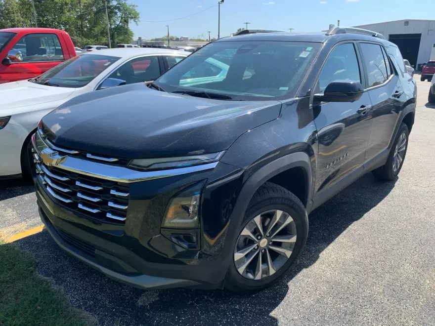2025 Chevrolet Equinox LT photo 1
