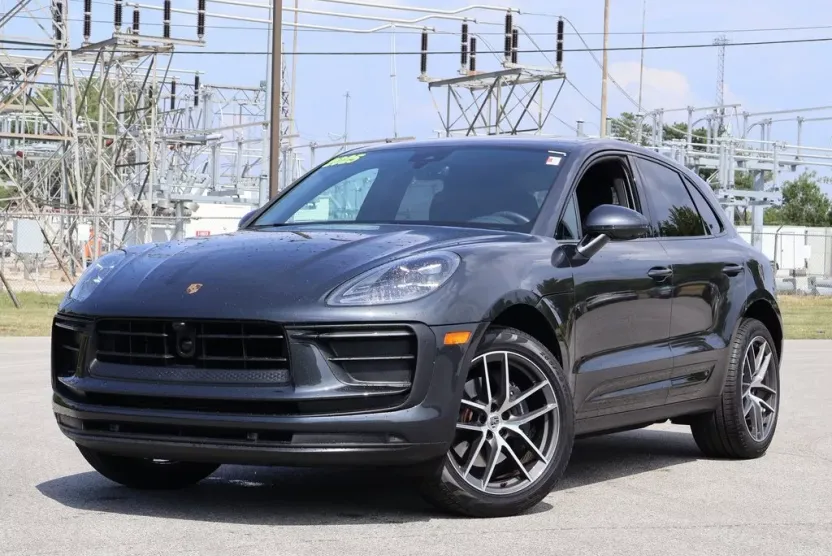 2025 Porsche Macan T photo 1